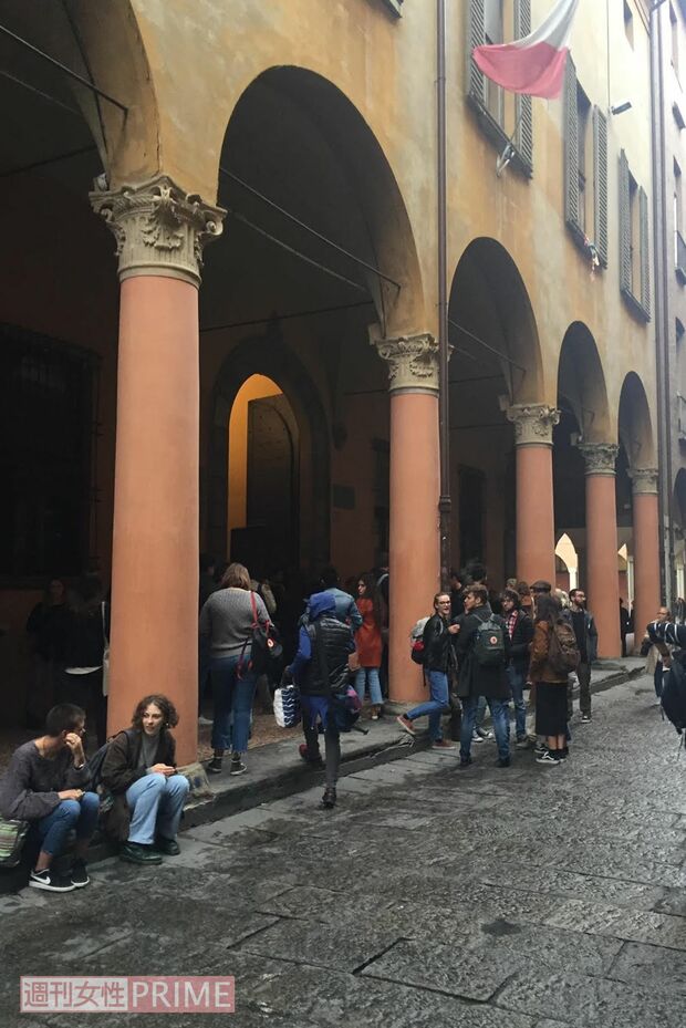 ザンボーニ通りにあるボローニャ大学、哲学科のキャンパス前（2019年秋撮影、中村さん提供写真）