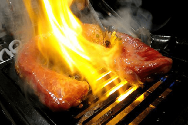 ジューシーという言葉がぴったり。ワイルドにかぶりつけ！