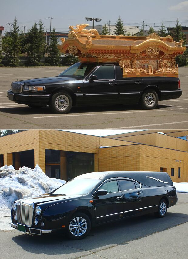 伝統的な宮型霊柩車（上）を使わず、シンプルな霊柩車（下）を採用する業者も増えている（画像はイメージです）