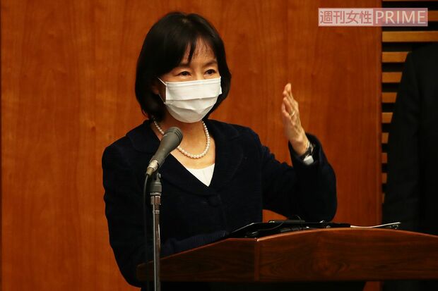 3月5日には就任後の“デビュー戦”となる総理記者会見を仕切った小野広報官