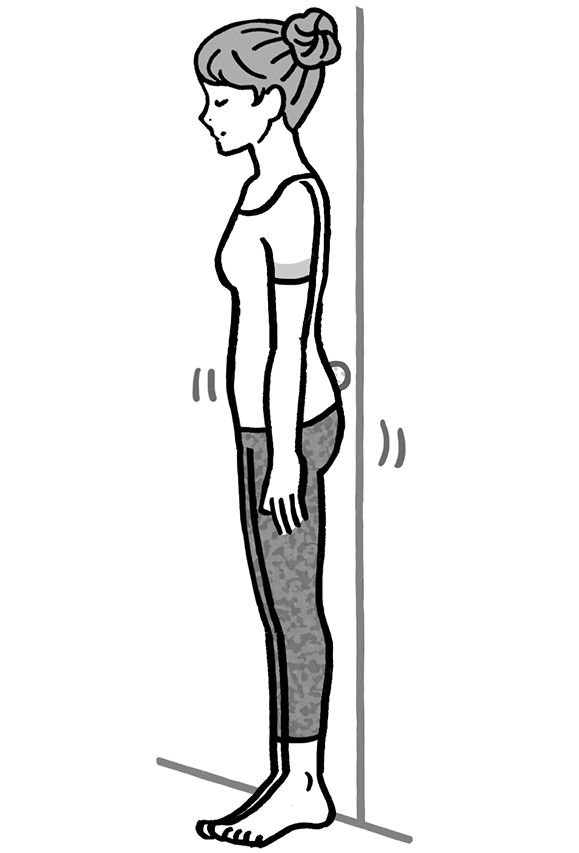 《POINT》「ケアの前と後に前屈をやってみると、効きがわかります。腰の筋肉がやわらかくなるので、前屈がしやすくなっているはず」