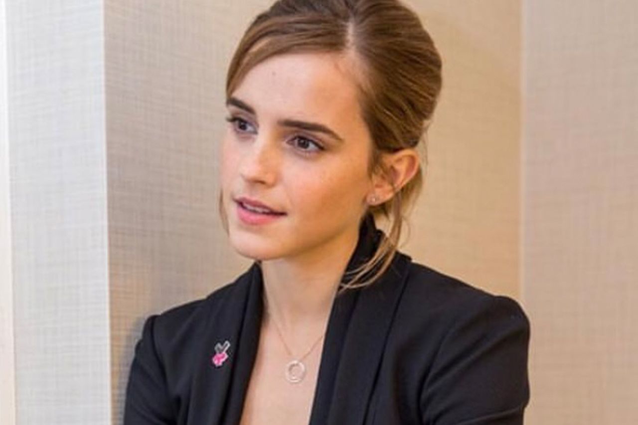 エマ・ワトソンの“ガサツ”行動に8万いいね！ プラダの靴のヒールで氷を