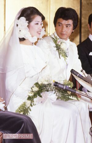 1980年11月、三浦友和と結婚披露宴を挙げた山口百恵