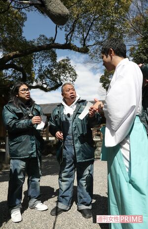 【2】10:50 おみくじの結果に不満な出川だが、ゲスト・ロッチ中岡とは公私ともの付き合いで息ピッタリ 撮影/斎藤周造