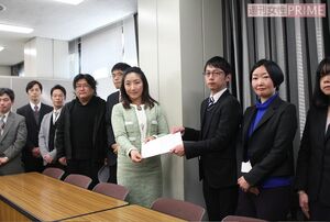 厚労省へ要望書を提出する氷河期ネットのメンバー