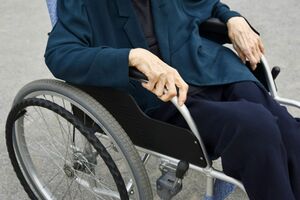 「親の面倒を見るのは子」という倫理観は根強いが…… ※画像はイメージです