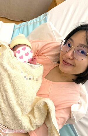 安産で第1子となる元気な女の子を出産した直後の一枚(北原里英さん提供)