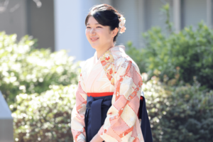 愛子さまの袴姿（撮影／JMPA）