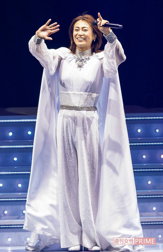 全24曲、魂の熱唱だった。「心と身体を大切に、絶対にコロナにならないよう気をつけてください！」　撮影／廣瀬靖士