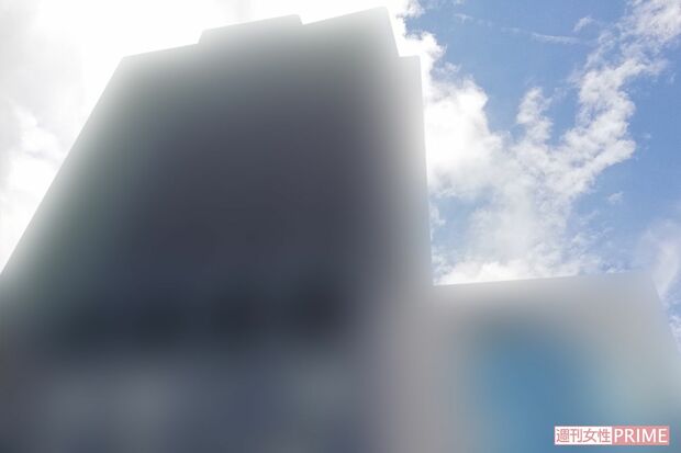 容疑者が同棲する婚約者と暮らす岡山県内の高級高層マンション