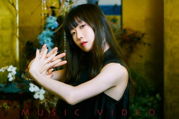 現在『残響散歌』MVが1億回再生超えたAimer（公式Twitterより）
