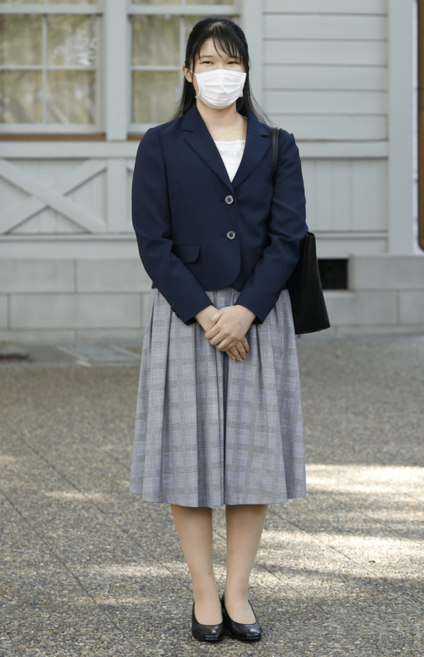 ‘20年10月、学習院大学に初登校された愛子さま。チェックのスカートが秋らしい、シンプルな装い