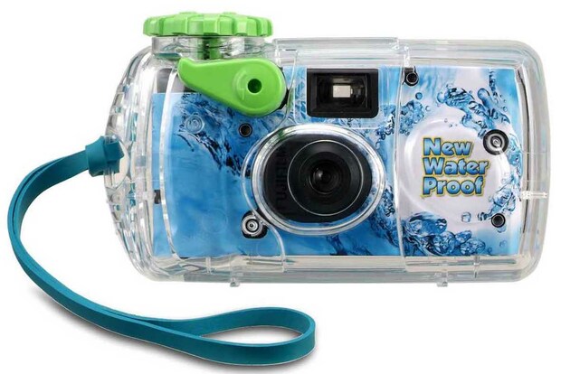 写ルンですNewWaterproof（1997年発売）1991年のものよりしっかりとした防水性・耐性を誇り、雪山などでも重宝された
