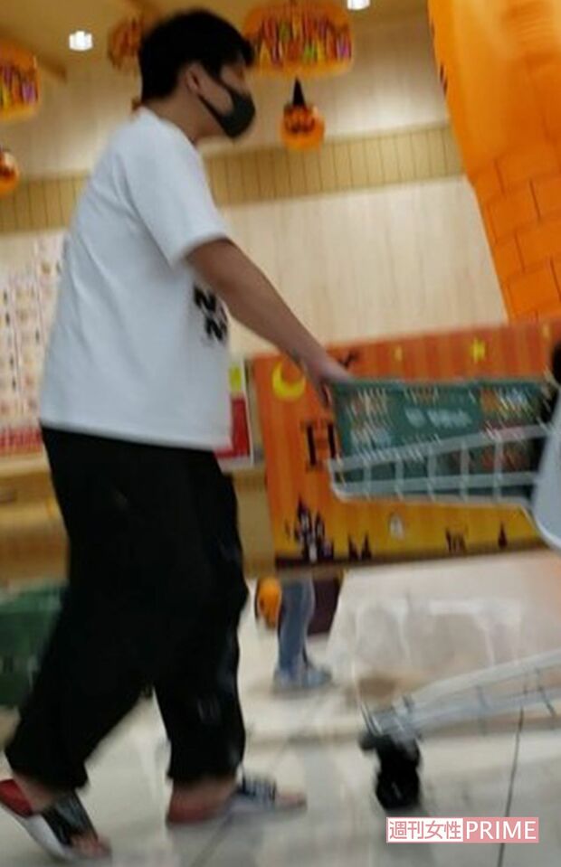 都内のスーパーマーケットで目撃された古坂大魔王