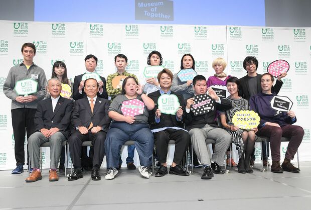 香取のほかにも、22人のアーティストが出品。会場もバリアフリー化するなど、障がい者にも配慮された展覧会になっている　撮影／高梨俊浩