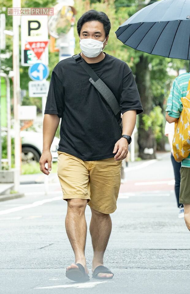 自宅から舞台へと向かう橋本一郎