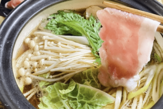 おすすめ食材をまとめて具材にした鍋は、水分に溶け出す栄養素もとれ､身体も温める理想の料理