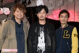 19日にショップで会見を開いた３人