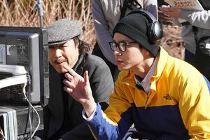 映画好きの俵屋をだますためにリチャードはプロデューサー、ボクちゃんは監督を熱演