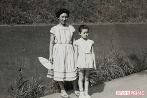 幼少期はいつも母娘2人で行動していた