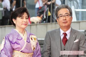 2013年、三重県鳥羽市のイベントに出席した大和田漠と岡江久美子さん