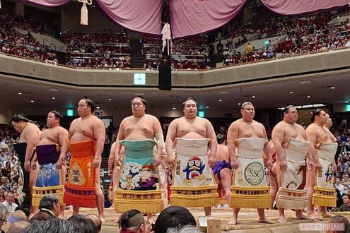 《大相撲初場所》高橋陽一氏の漫画『キャプテン翼』の化粧まわしの大島部屋・旭海雄に熱視線、過去には『北…