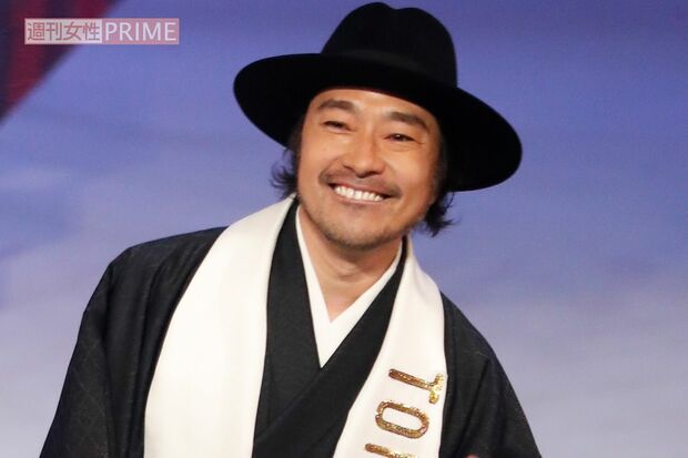 2017年、NHK紅白歌合戦に出演したトータス松本