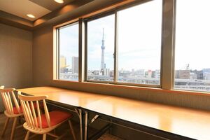 展望ラウンジからは墨田川やスカイツリーを一望できるという（細谷健一容疑者の運営するホテルの公式ホームページより）