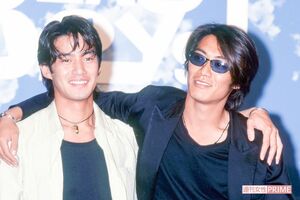 竹野内豊(左)、反町隆史(右)