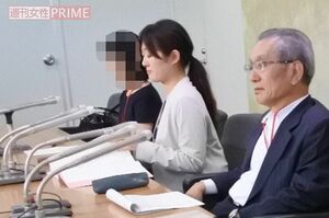 '19年6月、弁護士2人とともに提訴の記者会見を行った福田さん（左）