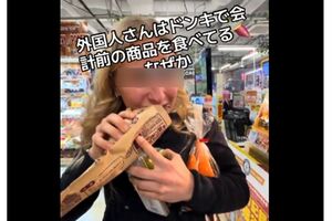 迷惑行為を動画に収めた外国人観光客（Xで拡散されている動画より）