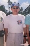市議会議員時代に同僚とハワイへ旅行したときの菅義偉氏