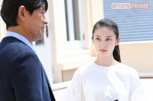 「江口洋介さんとは、約5年ぶりの共演です。“大人になりました！”って言ったら、“そりゃそうだよな”って（笑）。前回ご一緒させていただいた作品も夏クール（2012年『息もできない夏』）だったので、そのときも蝉（せみ）がうるさかったねって話したり。また江口さんとお芝居ができてうれしいです」