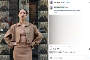 のんが3月19日投稿した大胆コーデ(公式インスタグラムより)