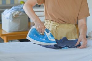 アイロンを使う除菌方法も。脱水が終わり濡れたままの洗濯物に中温から高温にしたアイロンをほぼ乾いた状態になるまでかける　※画像はイメージです