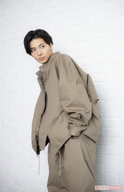 高杉真宙（撮影／齋藤周造　ヘアメイク／堤紗也香　スタイリング／荒木大輔）