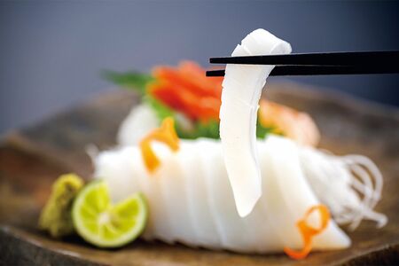 あき水産魚活部の新鮮刺身あおりいかむき身