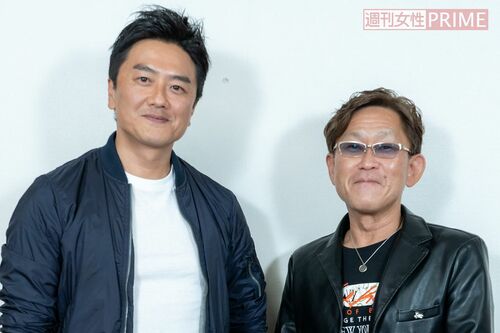 原田龍二（左）、事務所の社長兼マネージャーである森卓一さん（右）
