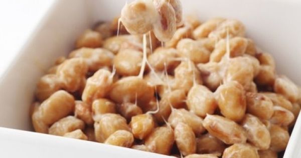  加齢臭の強さには食生活や日々の習慣が大きく影響する。正しい対策を今すぐ実践しよう