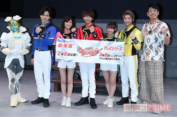 『魔進戦隊キラメイジャー』に出演する小宮璃央（写真左から4番目）は3月末に感染が判明