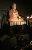 胎内くぐりの奥にある弘法大師の座像。結願のあとで参る高野山の奥之院にあたる場所