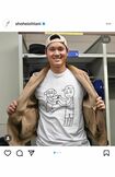 大谷翔平は3月14日に投稿した自身のインスタグラムで前田健太にサインをねだっていた(本人のインスタグラムより)
