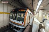 《Xで話題》有楽町線内で表示された「ホームに降りて車両の移動はご遠慮ください…