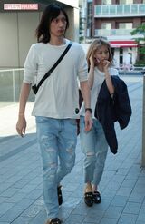 直撃には無言だったが、しばしのマックデートを楽しんだふたり