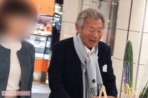 娘と買い物をするみのもんた