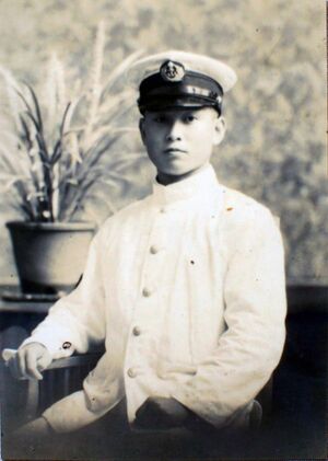  【写真】松山航空隊にいたころのりりしい制服姿