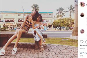 脚の長さが目を引く（本人のインスタグラムより）