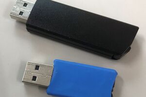 被害者が購入したUSBメモリ