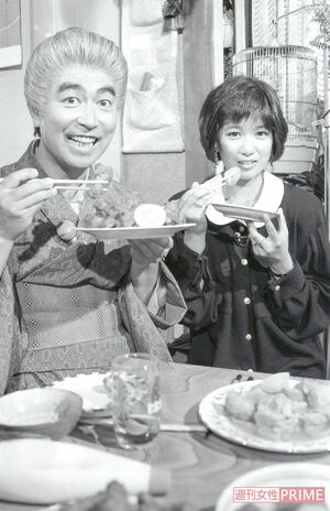 『志村けんの失礼しまぁーす!』（'86～'87年）では、おばあちゃんに扮する志村さんと堀ちえみが、全国のご家庭で夕食を