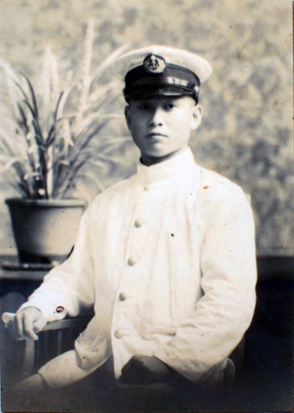 【写真】松山航空隊にいたころのりりしい制服姿